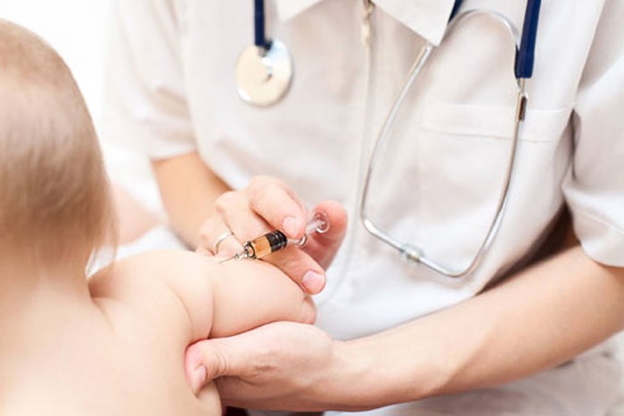 Những việc cần làm sau khi đưa bé đi tiêm phòng