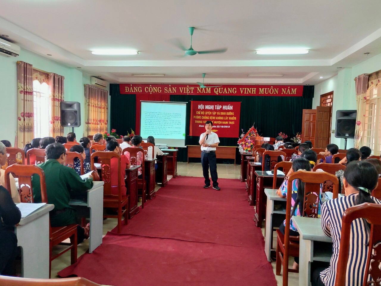 Hội nghị tập huấn chuyên môn cho cán bộ trạm y tế và thôn đội trung tâm y tế Nam Trực 